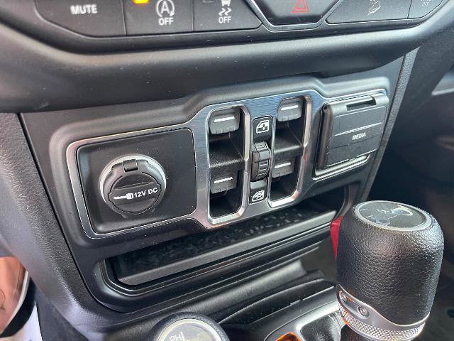 Used 2019 Jeep Wrangler Unlimited Sahara AWD/4WD image 17