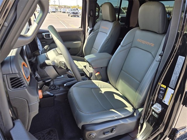 Used 2025 Jeep Gladiator Mojave w/ Convenience Group image 9