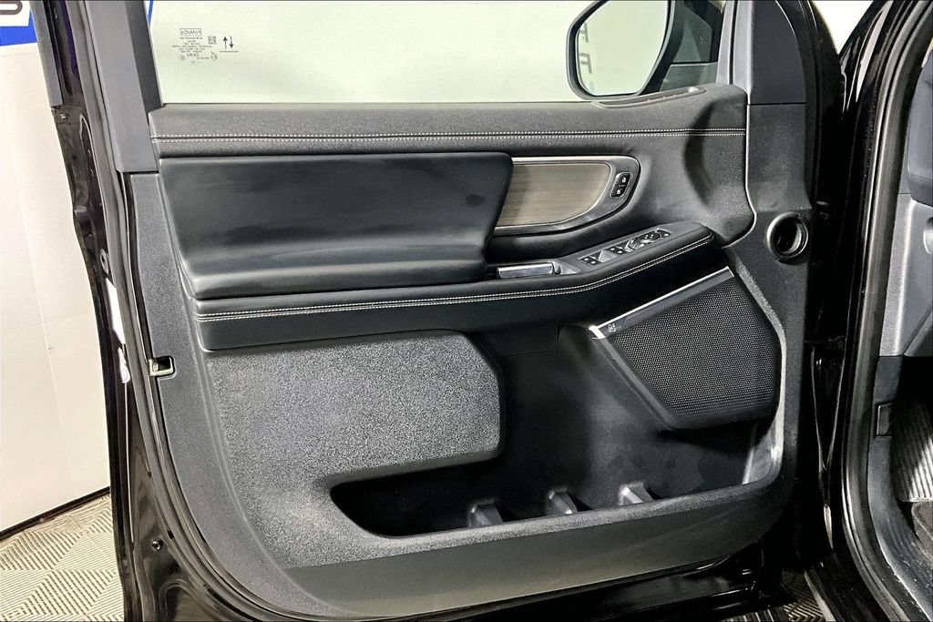 Certified 2025 Ford Expedition Platinum AWD/4WD image 18