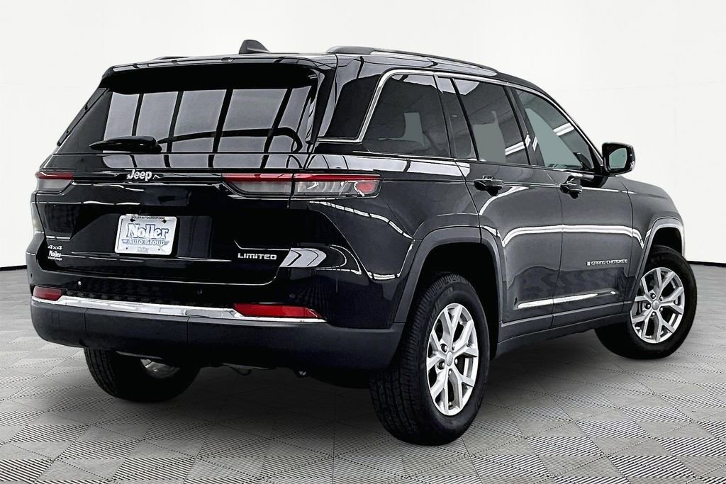 Used 2023 Jeep Grand Cherokee Limited w/ Trailer Tow Prep Group (B) AWD/4WD image 2