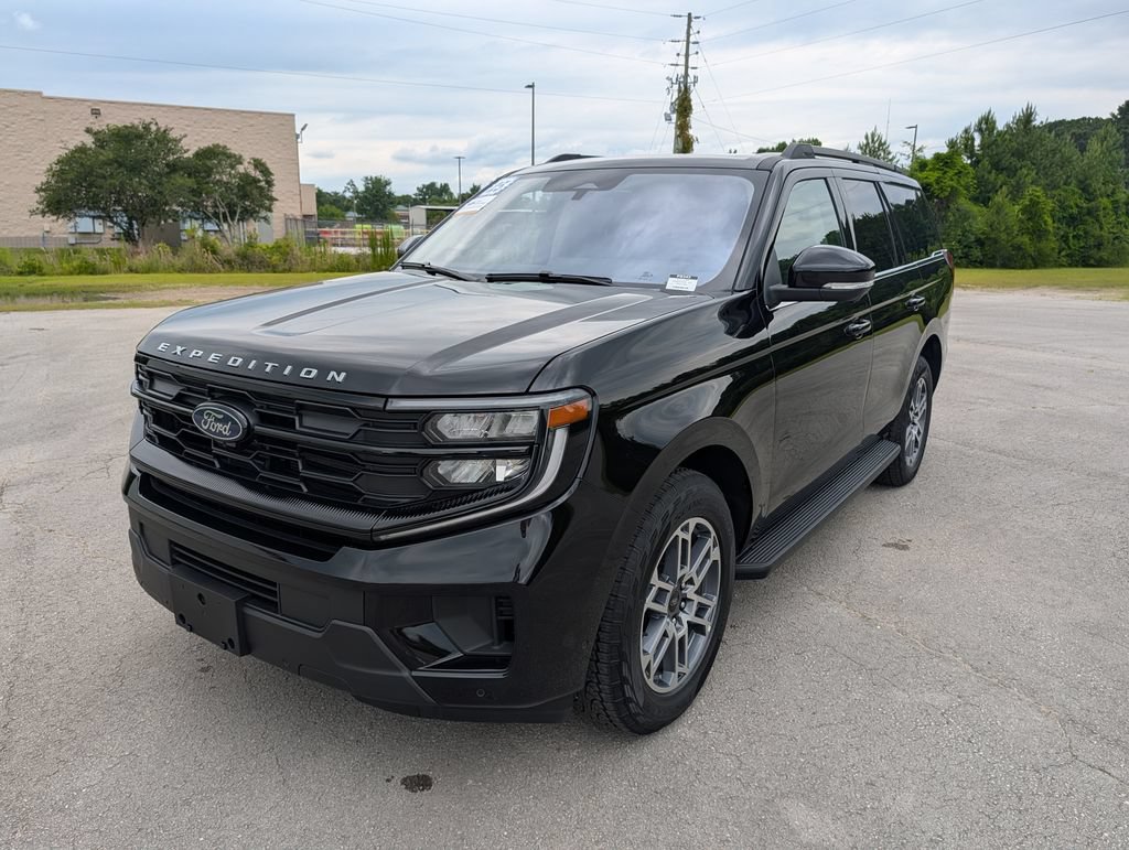 Certified 2025 Ford Expedition Active AWD/4WD image 5