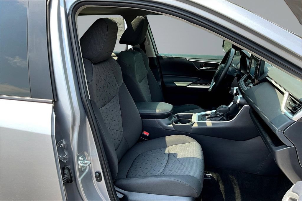 Used 2021 Toyota RAV4 XLE w/ Convenience Package AWD/4WD image 32