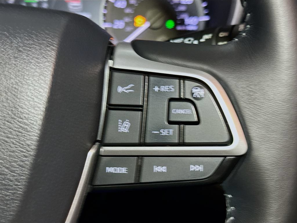 Used 2023 Toyota Highlander XSE FWD image 36