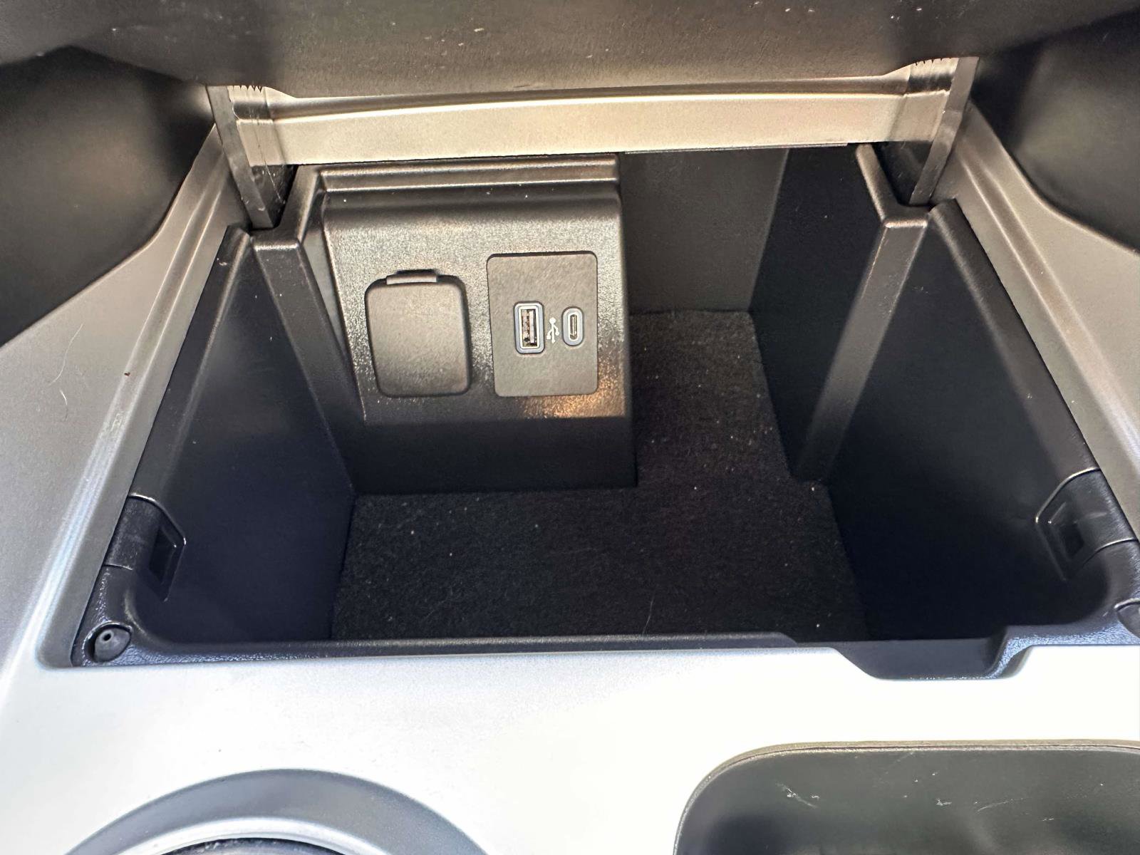 Certified 2022 Ford Explorer XLT w/ Equipment Group 202A image 26