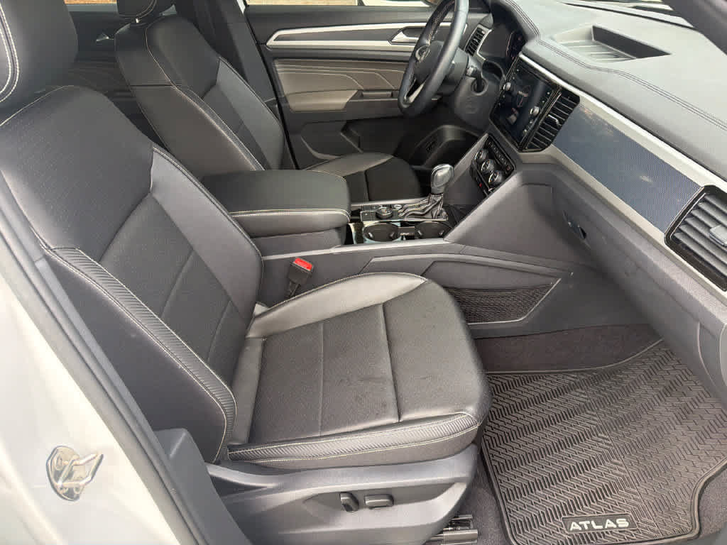 Used 2023 Volkswagen Atlas Cross Sport SEL AWD/4WD image 13