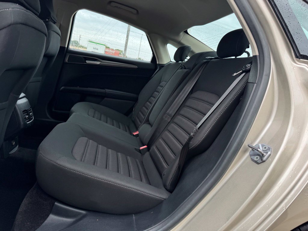 Certified 2017 Ford Fusion SE w/ Fusion SE Technology Package FWD image 10