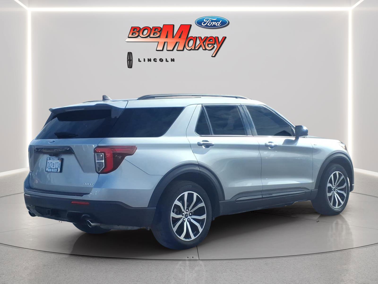 Certified 2023 Ford Explorer ST-Line w/ Class IV Trailer Tow Package image 4