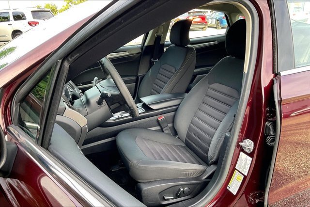 Certified 2017 Ford Fusion SE w/ Fusion SE Technology Package FWD image 25