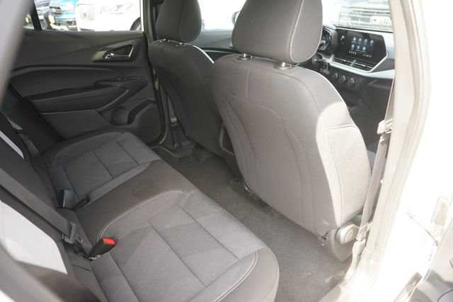Used 2025 Chevrolet Trax LS w/ LS Convenience Package FWD image 14
