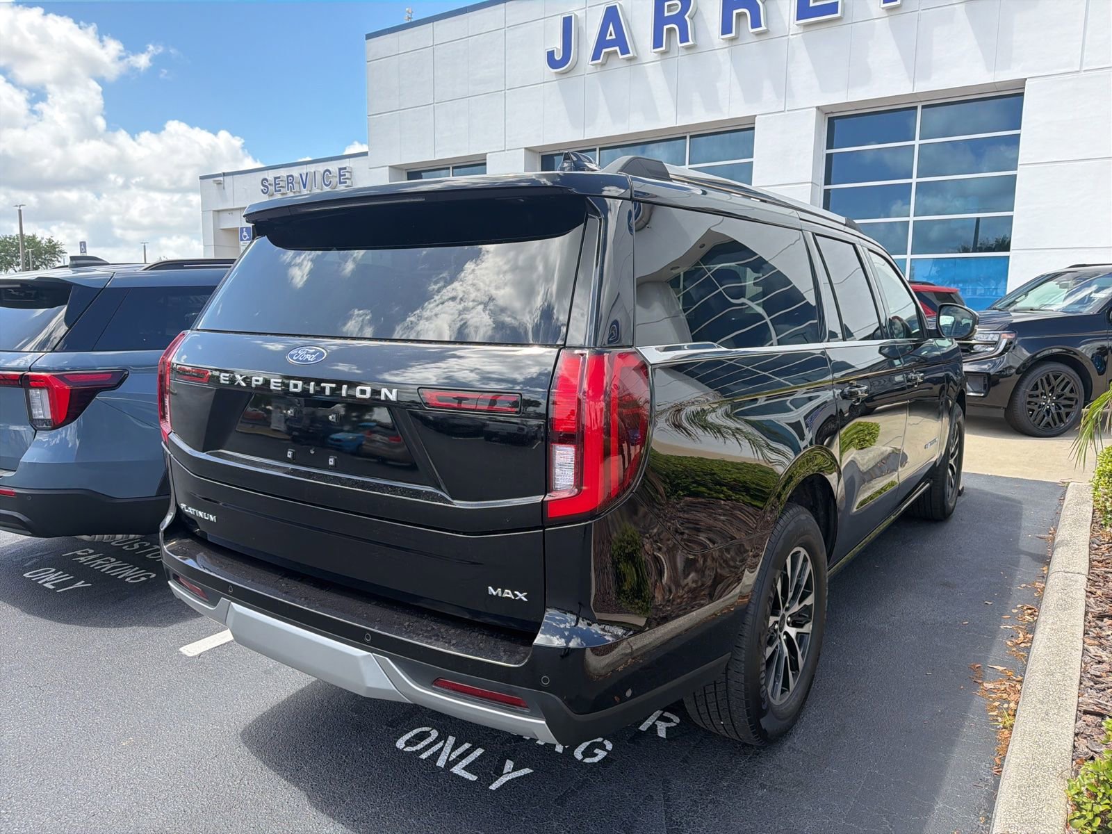 Certified 2025 Ford Expedition Max Platinum image 4