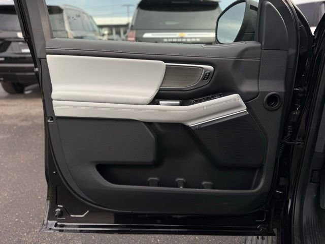 Certified 2025 Ford Expedition Platinum image 31