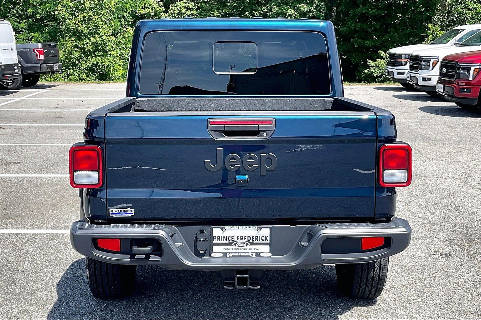 Used 2025 Jeep Gladiator Sport w/ Premium Package AWD/4WD image 4