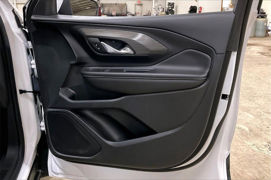 Used 2024 GMC Terrain SLT image 22