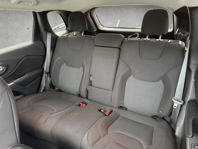 Used 2019 Jeep Cherokee Latitude w/ Popular Appearance Group image 22