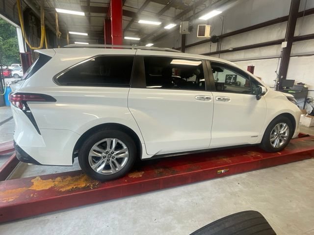 Used 2021 Toyota Sienna Limited FWD image 13