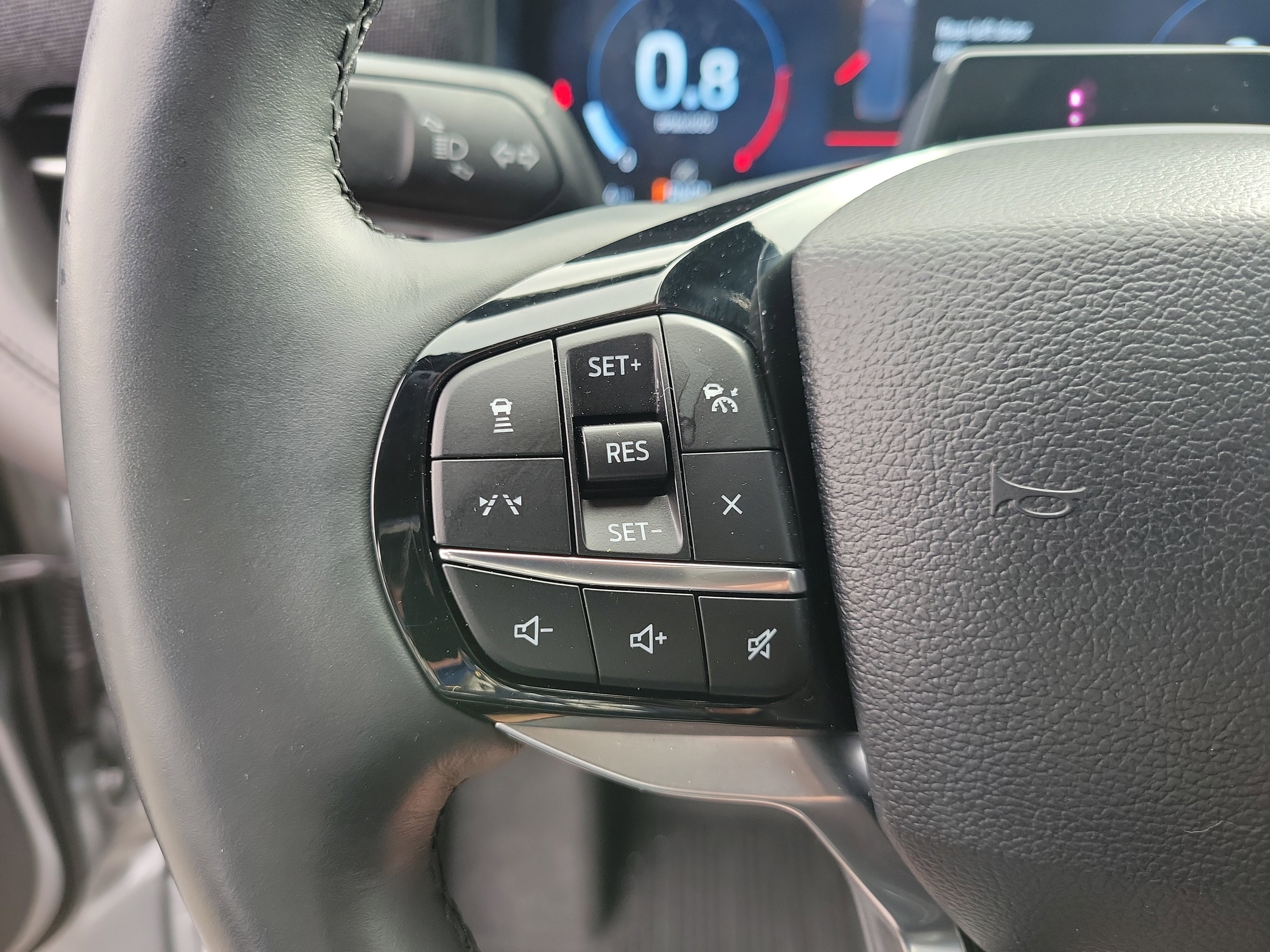 Certified 2025 Ford Explorer Platinum AWD/4WD image 5