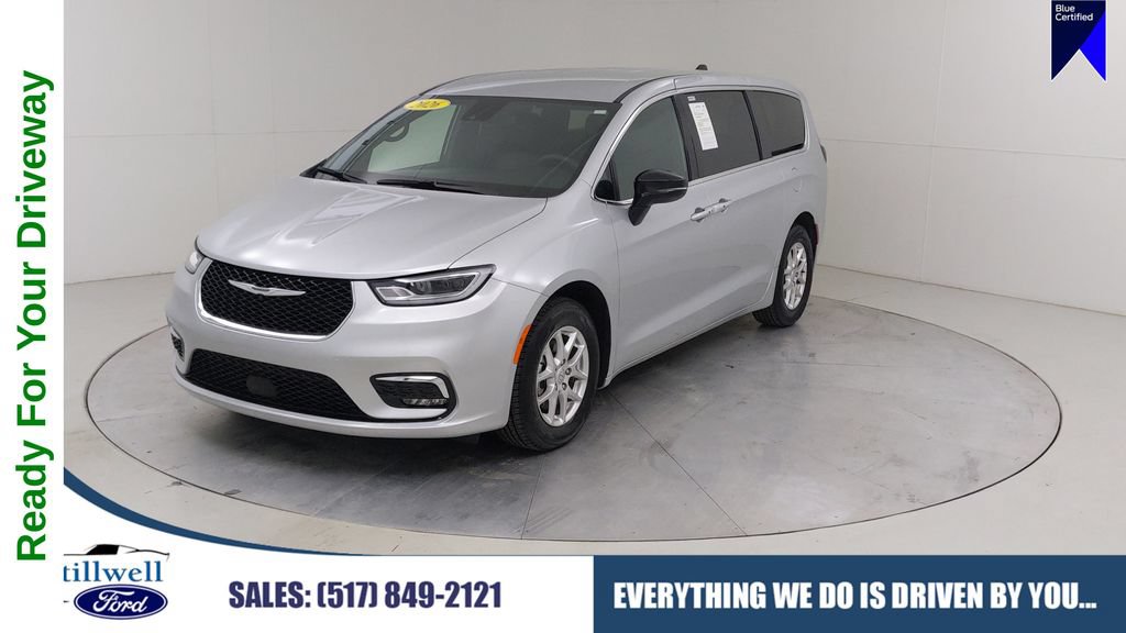 Used 2026 Chrysler Pacifica Select