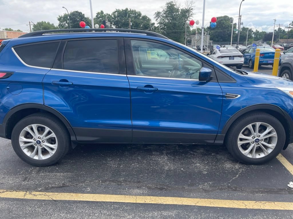 Certified 2018 Ford Escape SE FWD image 2
