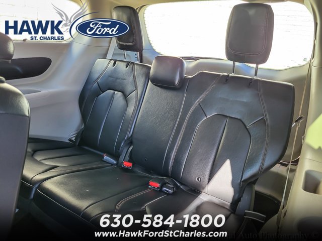 Used 2019 Chrysler Pacifica Touring-L FWD image 10