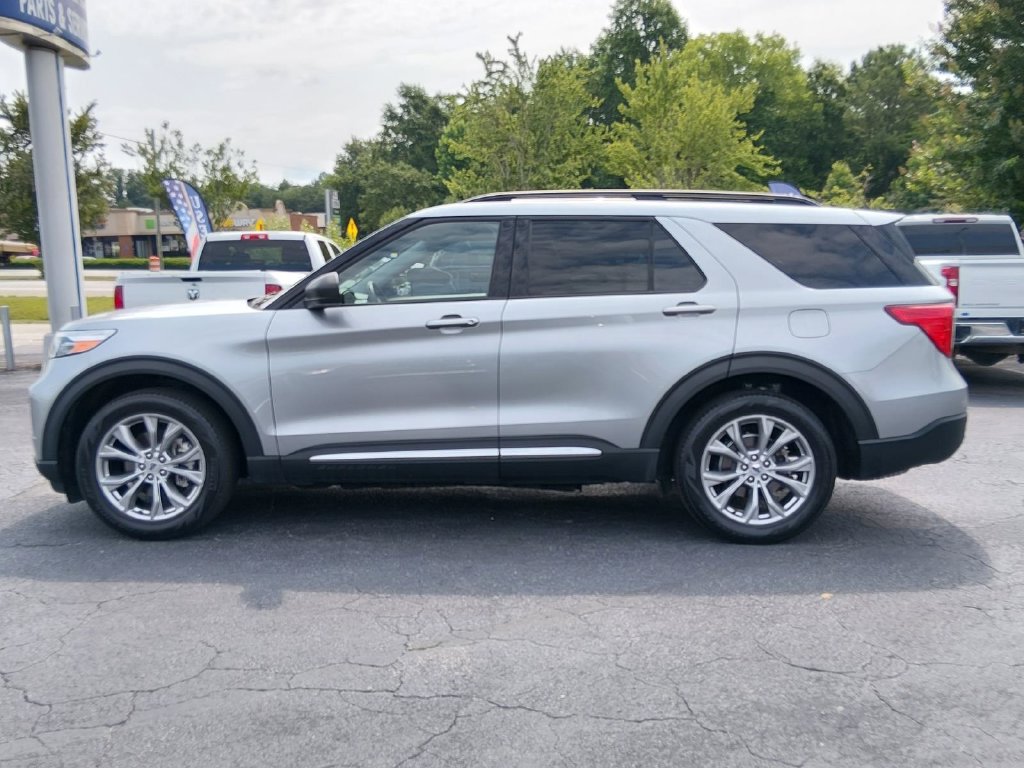 Certified 2023 Ford Explorer XLT w/ Equipment Group 202A RWD image 7