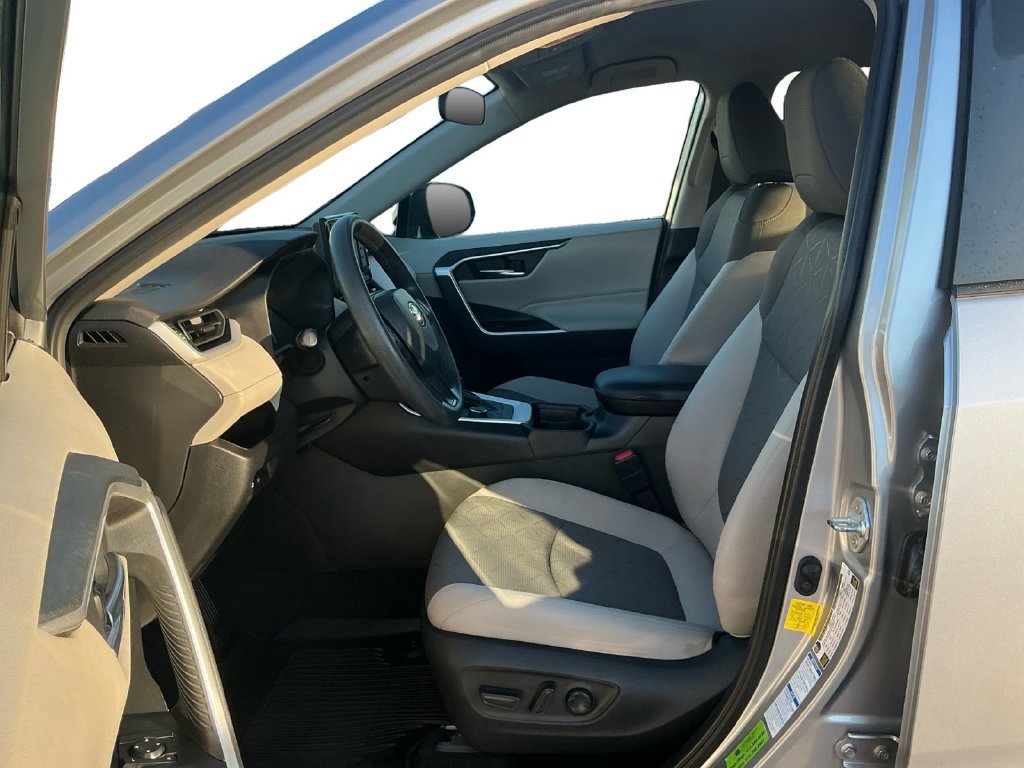 Used 2021 Toyota RAV4 XLE AWD/4WD image 14