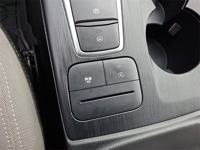 Certified 2022 Ford Escape SE w/ SE Sport Appearance Package image 24