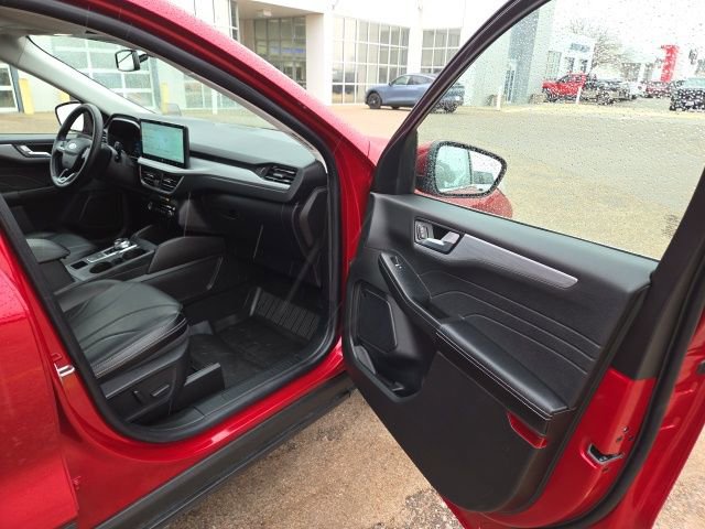 Certified 2025 Ford Escape SE w/ PHEV Premium Package FWD image 39