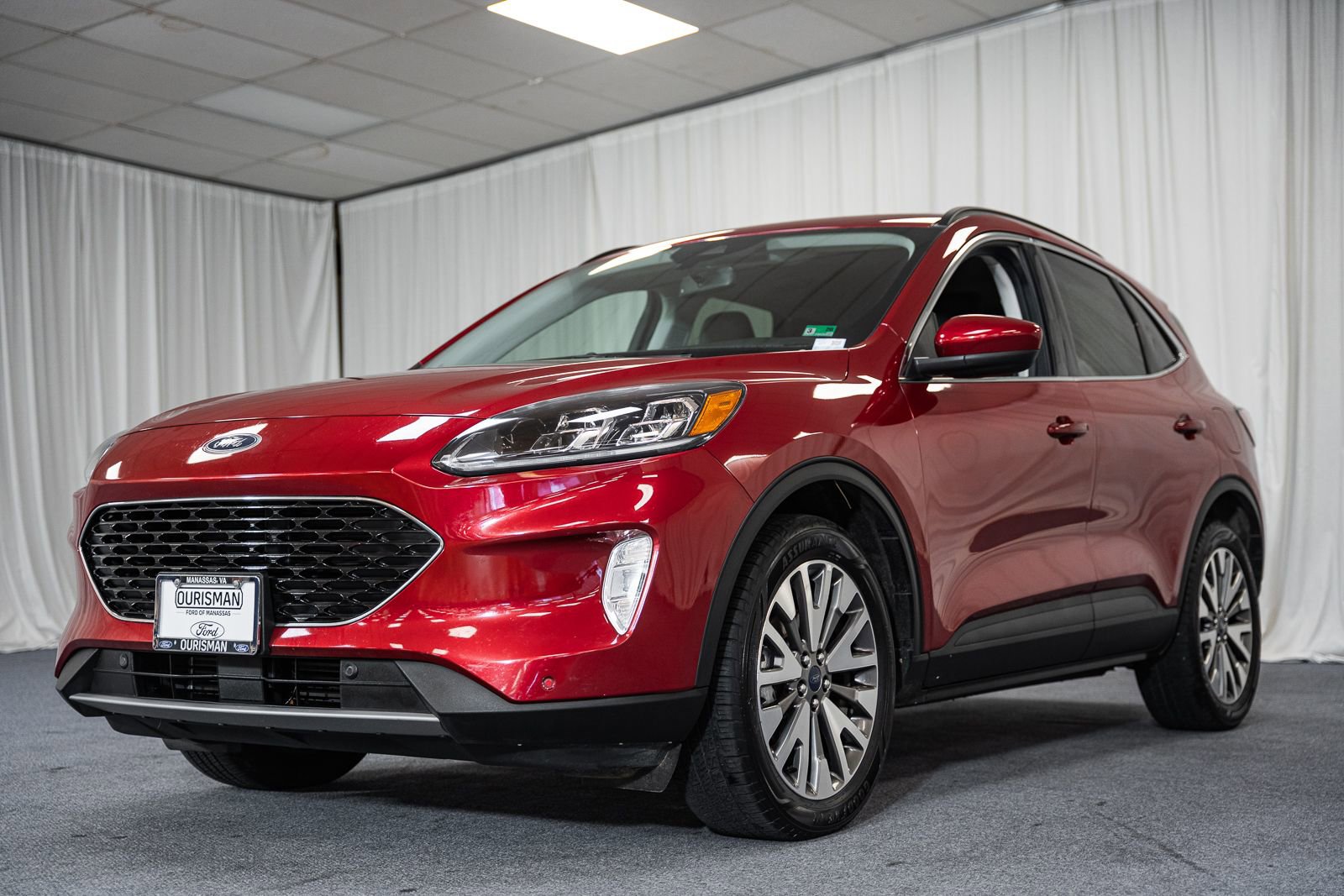 Certified 2022 Ford Escape Titanium AWD/4WD image 3