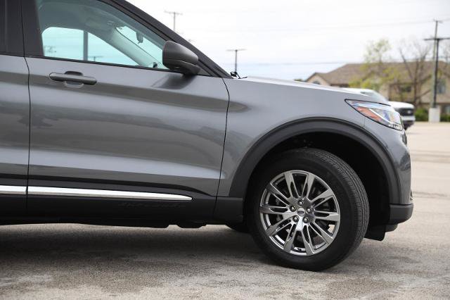 Certified 2025 Ford Explorer Active w/ Active Comfort Package AWD/4WD image 5