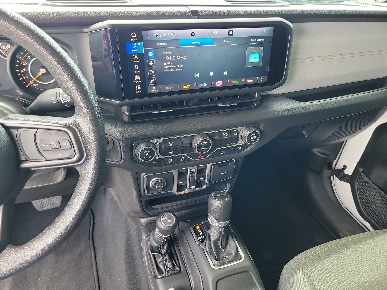 Used 2025 Jeep Gladiator Sport AWD/4WD image 19