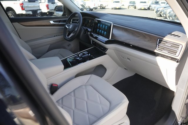 Used 2024 Volkswagen Atlas SE image 17