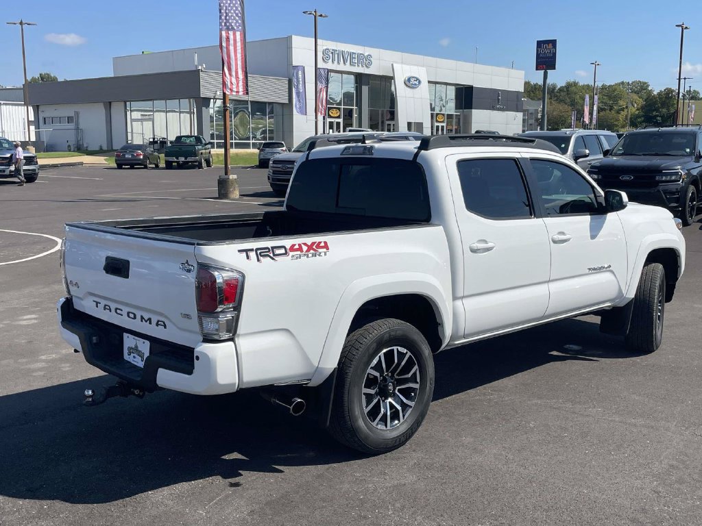 Used 2023 Toyota Tacoma TRD Sport w/ Technology Package AWD/4WD image 3