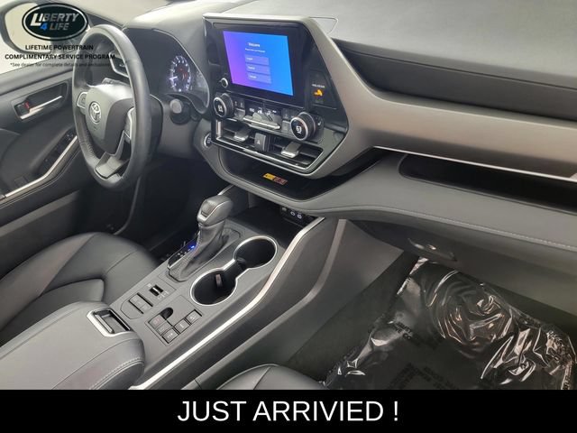 Used 2025 Toyota Highlander XLE AWD/4WD image 19