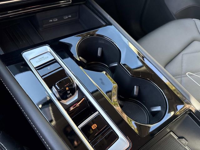 Used 2025 Volkswagen Atlas SE image 43