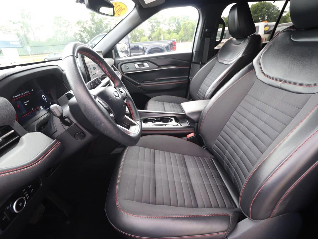 Certified 2025 Ford Explorer ST-Line w/ Premium Package image 8