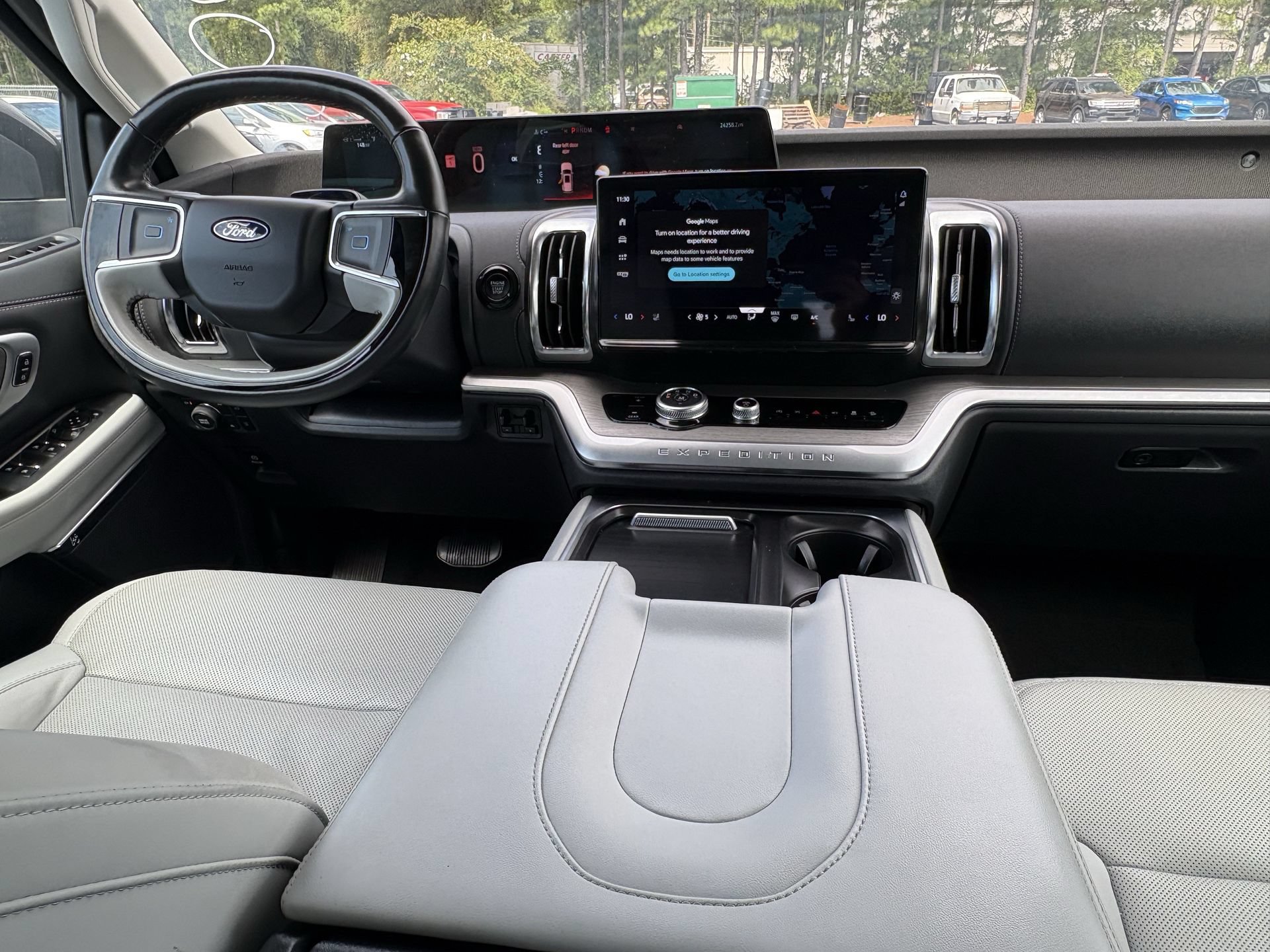Certified 2025 Ford Expedition Platinum w/ Driver's Package AWD/4WD image 3