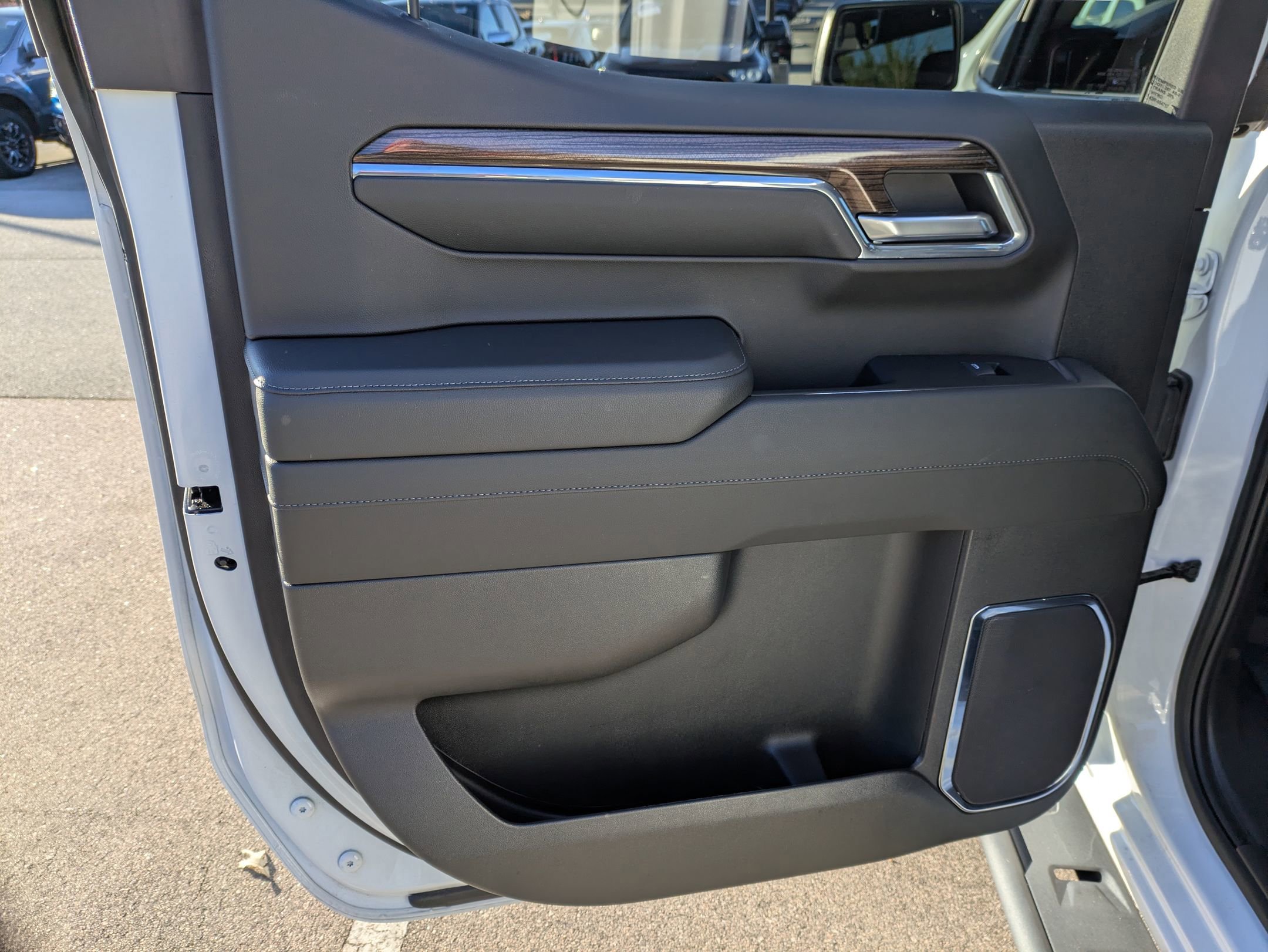 Used 2024 Chevrolet Silverado 1500 LT image 29