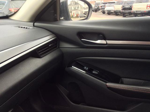 Used 2024 Nissan Altima 2.5 SR image 18