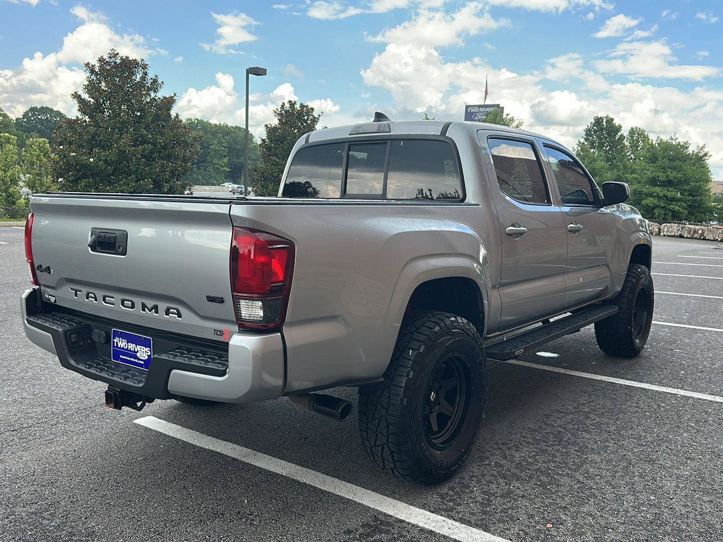 Used 2022 Toyota Tacoma SR AWD/4WD image 5