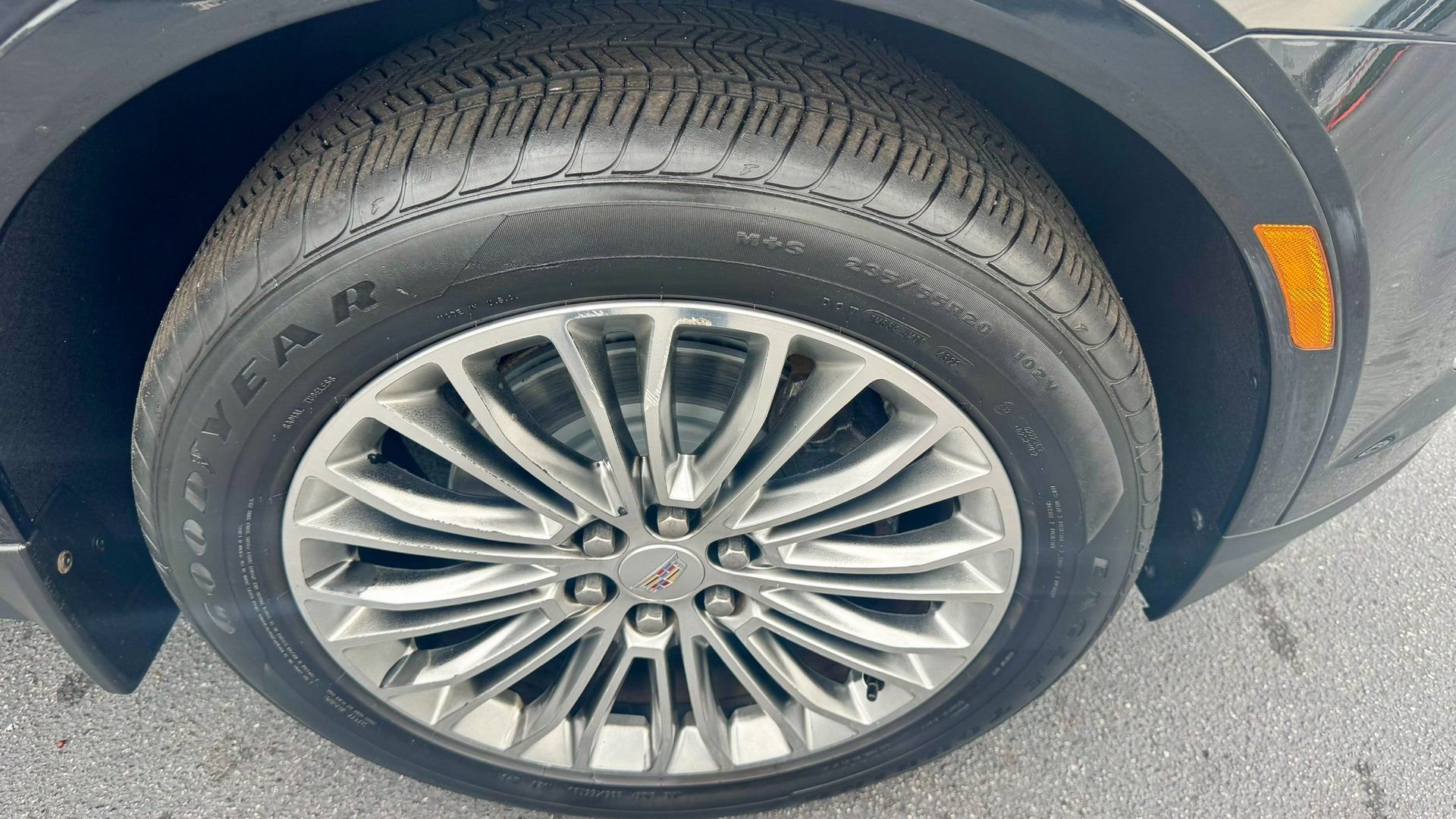 Used 2018 Cadillac XT5 Luxury w/ Driver Awareness Package image 5