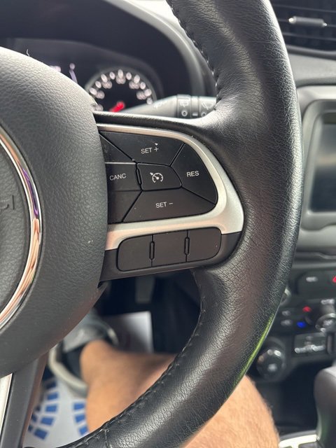 Used 2020 Jeep Renegade Latitude w/ Cold Weather Group image 18