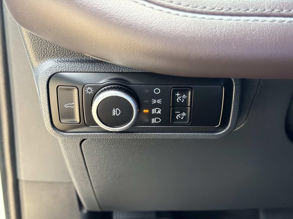 Certified 2025 Ford Explorer Platinum RWD image 24