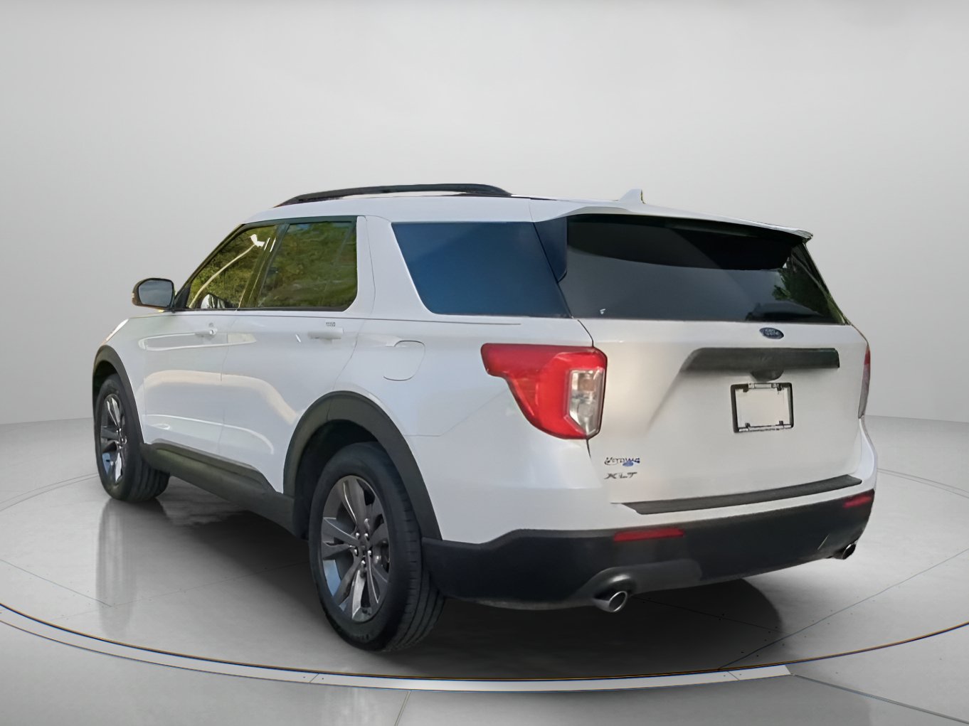 Certified 2022 Ford Explorer XLT w/ Equipment Group 202A RWD image 21