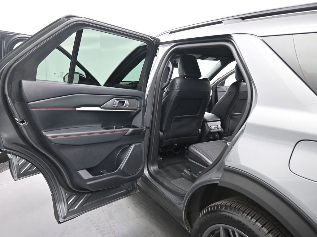 Certified 2025 Ford Explorer ST-Line w/ ST-Line Street Pack AWD/4WD image 18