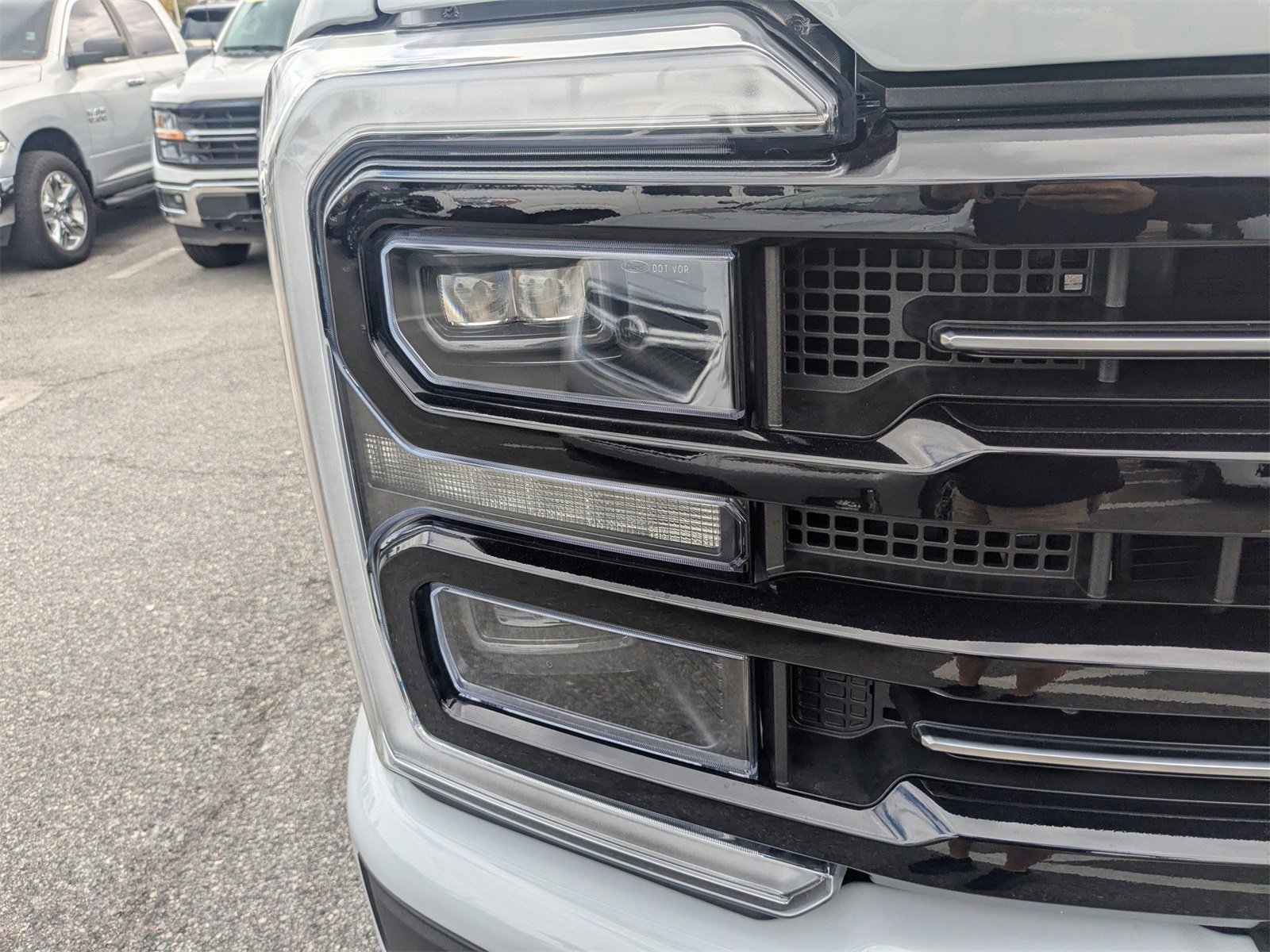 Certified 2025 Ford F250 Platinum w/ FX4 Off-Road Package image 10