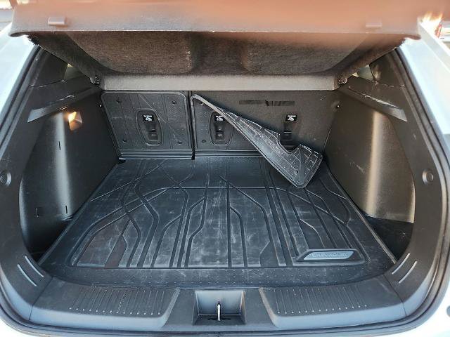 Used 2025 Chevrolet Trax RS w/ Sunroof Package FWD image 28