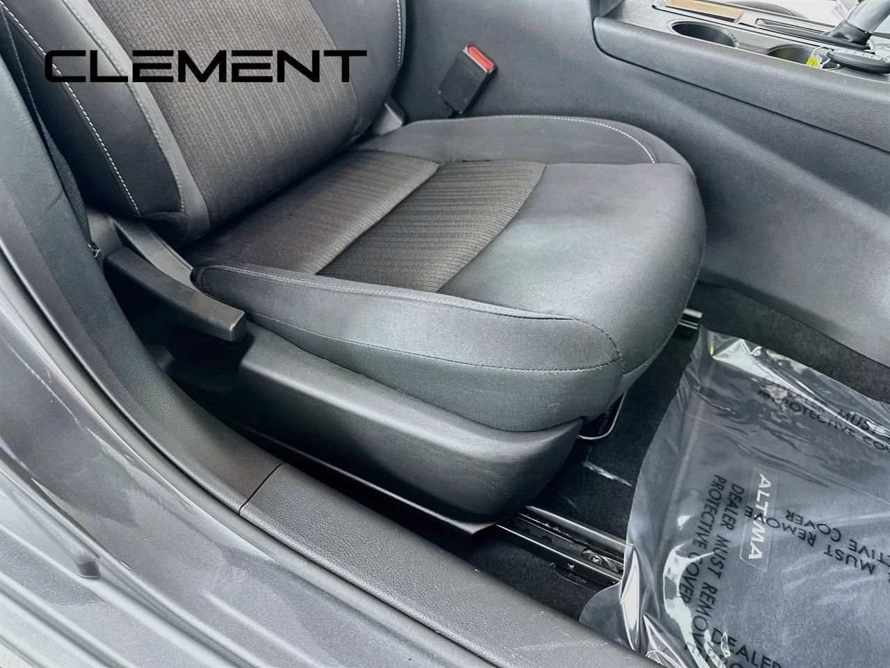 Used 2025 Nissan Altima 2.5 SV FWD image 31