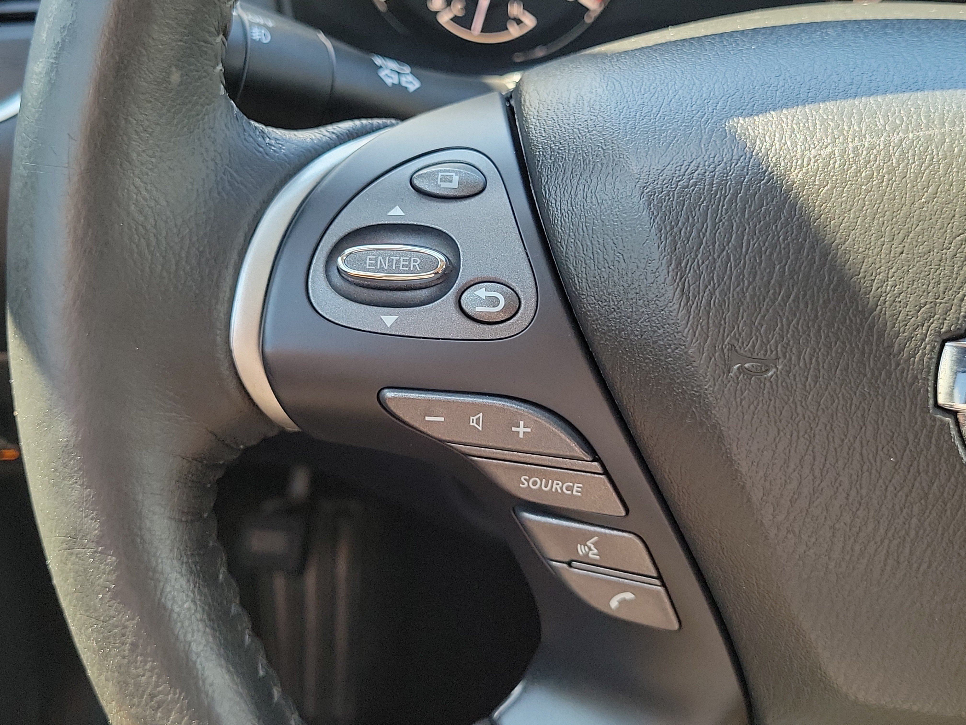 Used 2019 Nissan Pathfinder SL FWD image 26