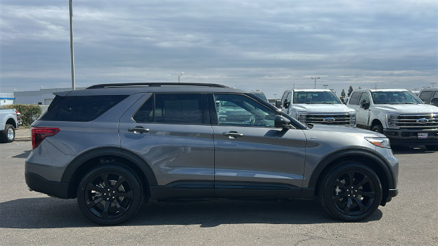 Certified 2023 Ford Explorer ST-Line AWD/4WD image 2