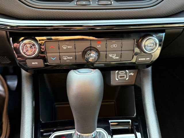 Used 2026 Jeep Compass Latitude AWD/4WD image 4